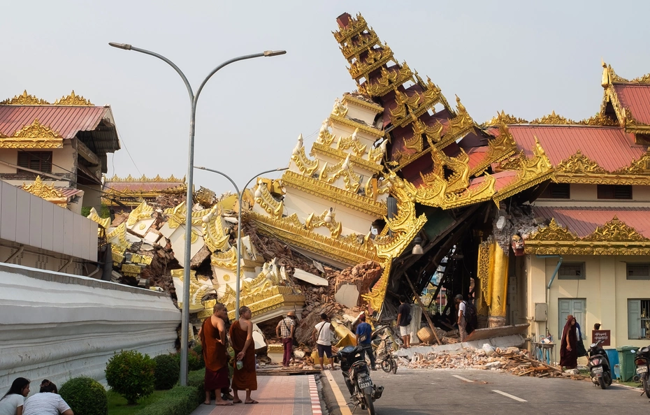 Servono aiuti immediati dopo il terremoto che ha distrutto edifici e templi nel Sud-Est asiatico.