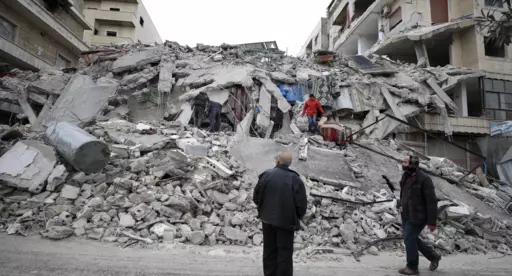 Le persone rimaste senza nulla dopo il terremoto in Turchia/Siria hanno bisogno di aiuti d'emergenza.